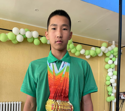 Усанд сэлэлт: Э.Эрхэс олон улсын тэмцээнээс иж бүрэн медаль хүртлээ